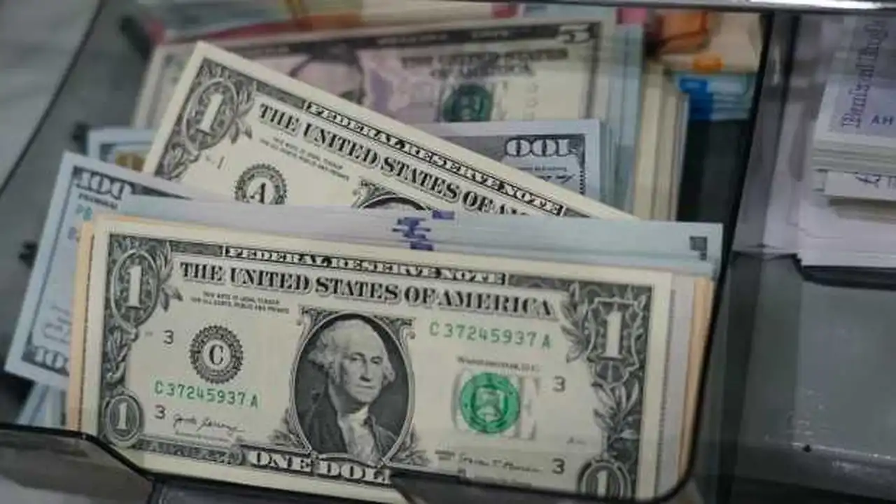 تحركات جديدة في سعر الدولار مقابل الجنيه داخل البنوك المصرية السبت